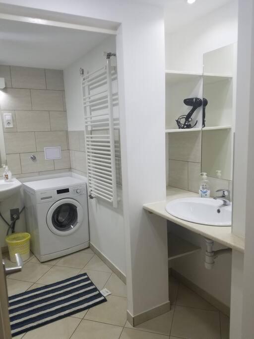 Big Cozy - Skyfall Apartment 3 Bdrm 6 Beds 1&Half Baths Budapesta Exterior foto