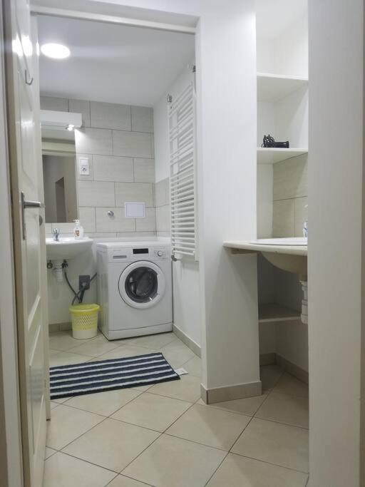 Big Cozy - Skyfall Apartment 3 Bdrm 6 Beds 1&Half Baths Budapesta Exterior foto